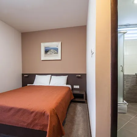 テルミナス 3* ポドゴリツァ